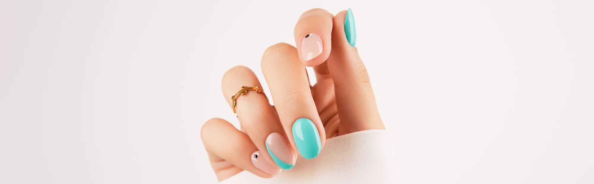 Creative turquoise nail art